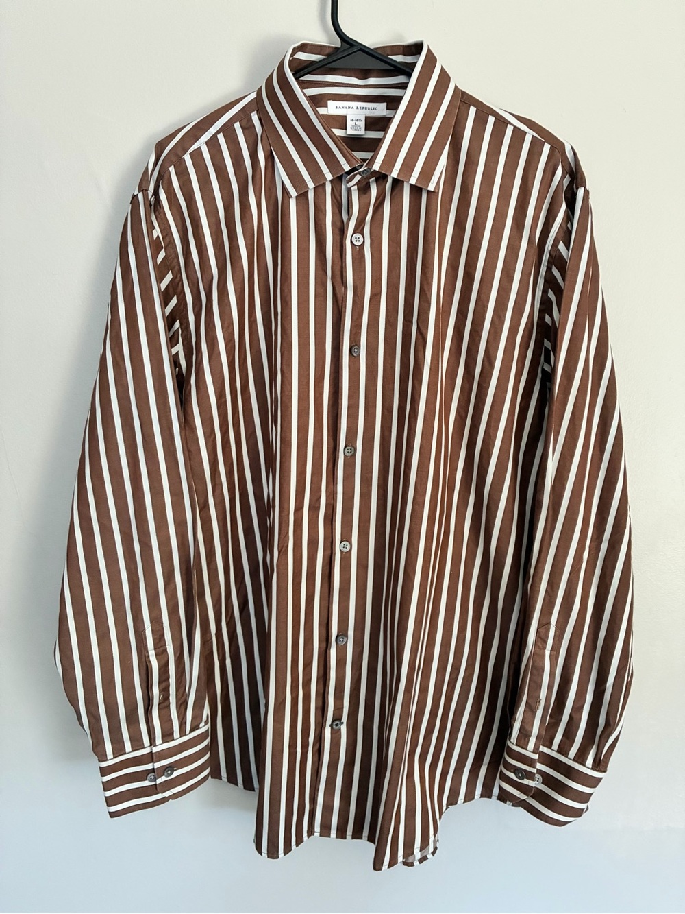 Banana Republic Men’s large Brown & White Stripe Button-Up Shirt 100 % cotton
